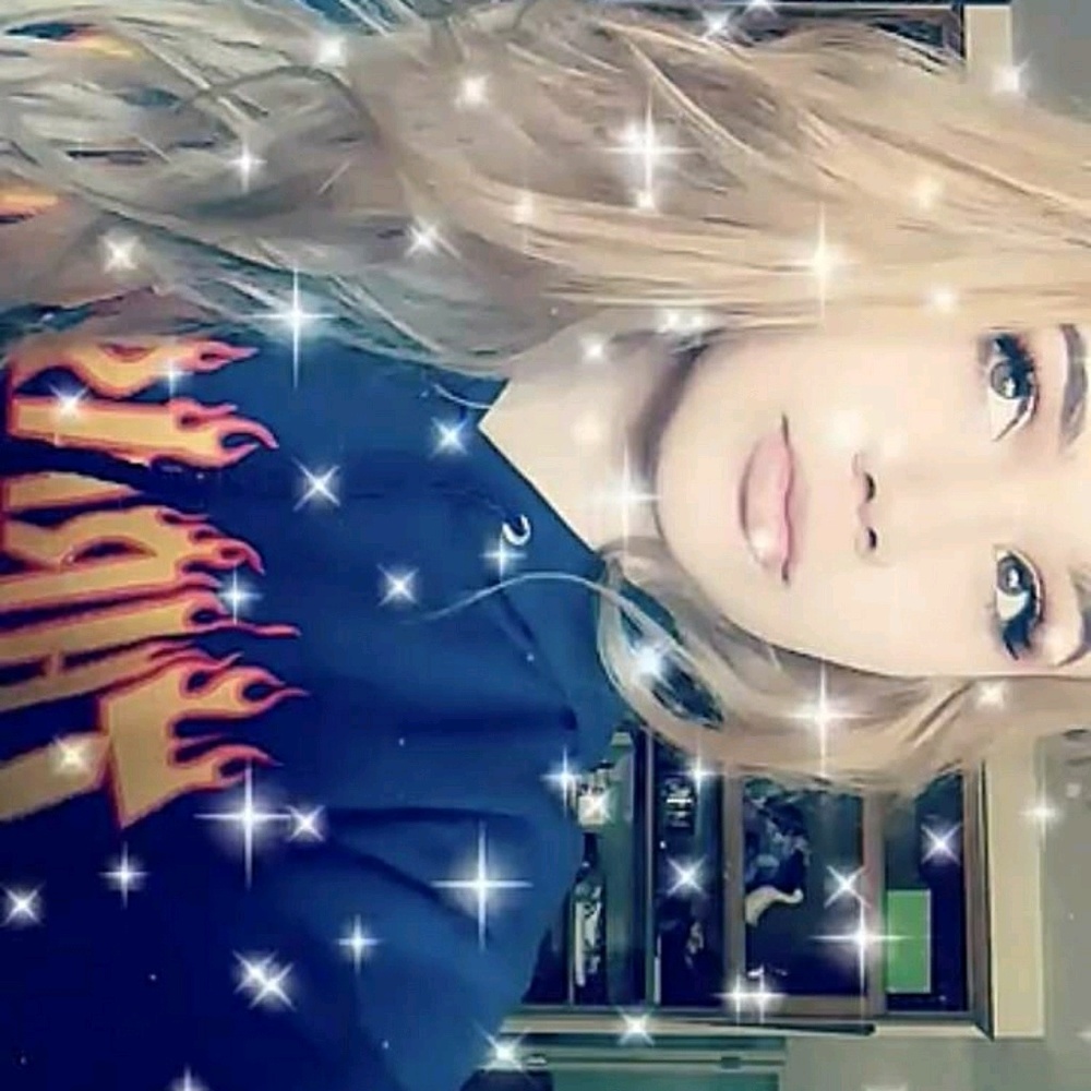 Meet your Posher, Saybra